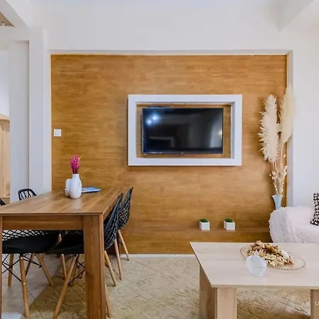 Apartment Fiorentino 2-bdrm Apartment, Vesta Philoxenia *